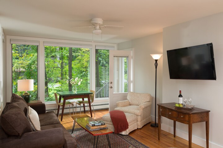 The Woodstock Inn on the Millstream