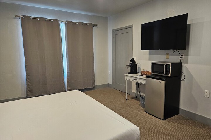 Room 12 of 26