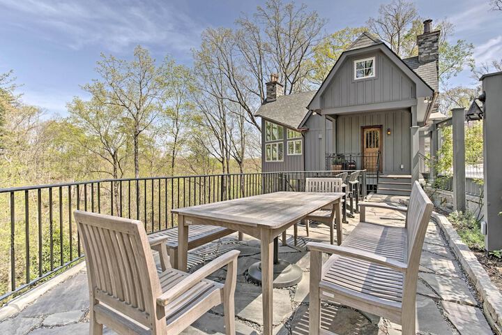 Enchanting Tryon Home w / Hot Tub 14 Mi to Tiec!