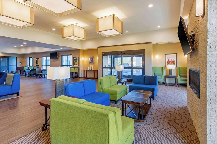 Comfort Suites Burlington near I-5
