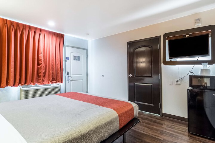 Room 26 of 37