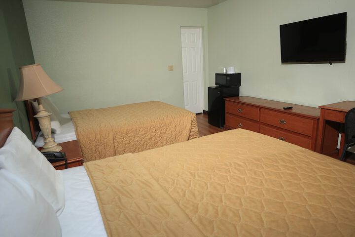 Room 13 of 28