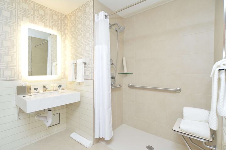 The Lismore Eau Claire - a DoubleTree by Hilton
