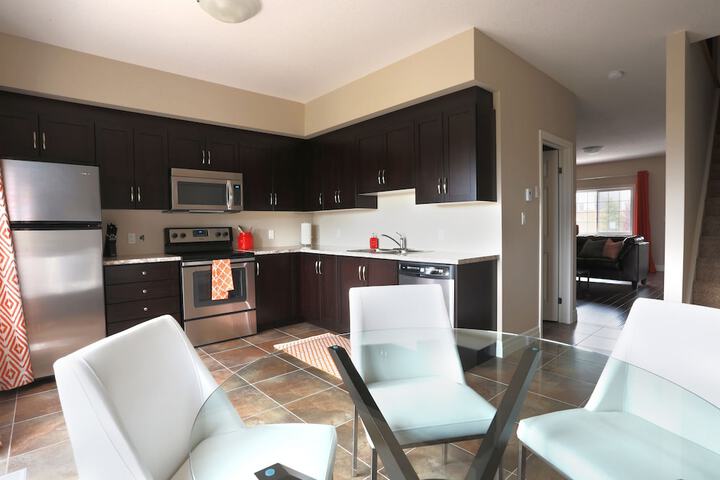 Boardwalk Homes - Executive Guest Rooms & Townhomes