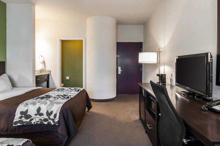 Room 18 of 31