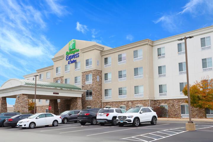 Holiday Inn Express & Suites Waukegan by IHG