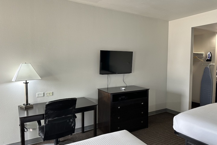 Room 33 of 40