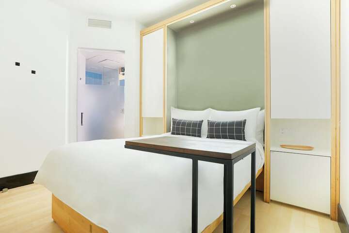 Room 27 of 33