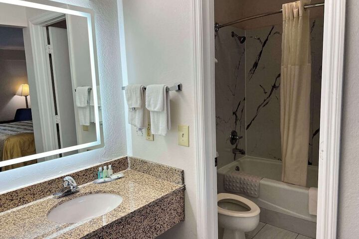 Room 19 of 28
