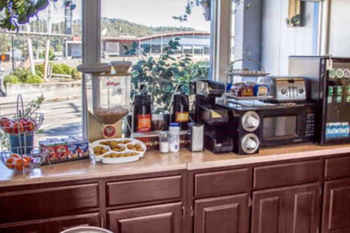 Rodeway Inn & Suites