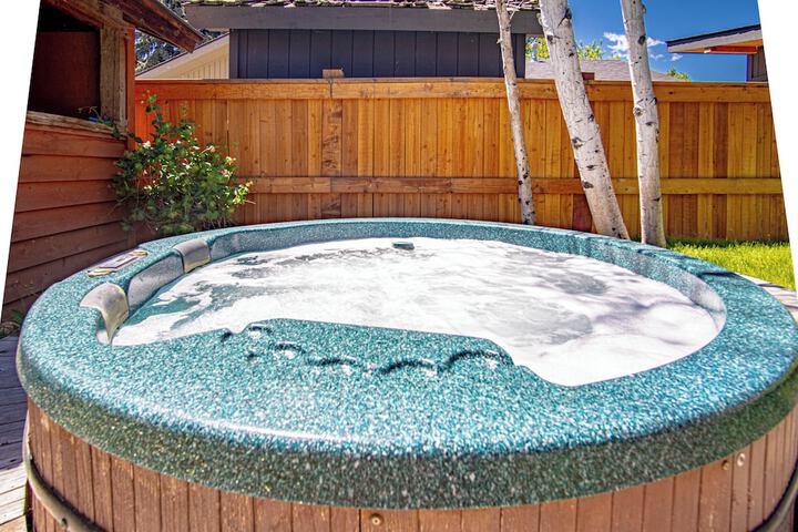 Creekside on Quigley - 3BD Private Home on Trails + Hot Tub