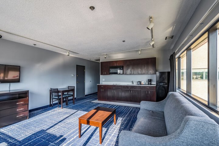 Room 9 of 13