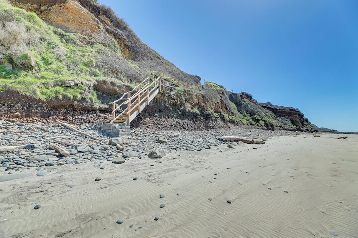 Peaceful Winter Retreat: Oregon Coastline Beach!