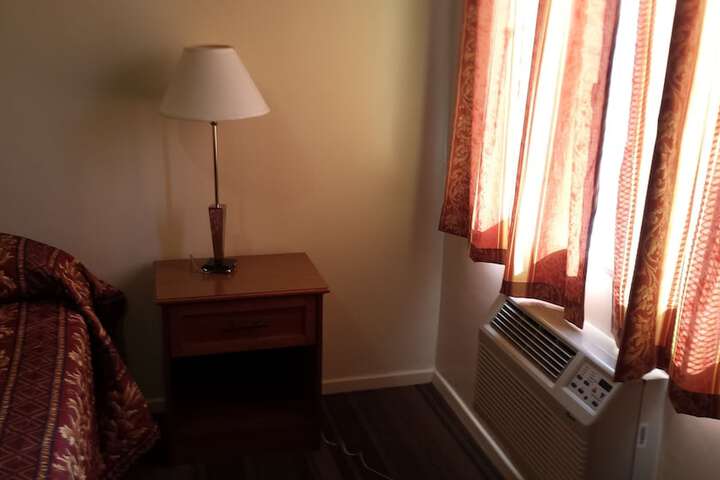 Room 12 of 27