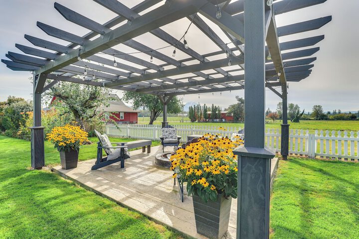 Idyllic Enumclaw Studio w / Mount Rainier Views