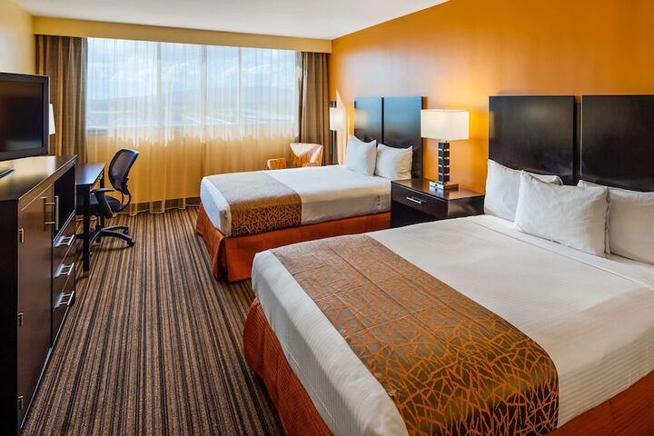 Best Western The Plaza Hotel Honolulu Airport - Free Breakfast