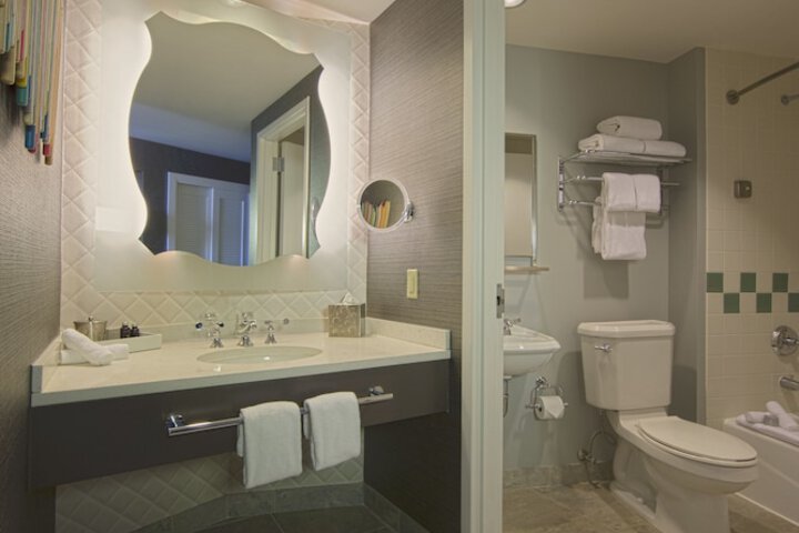 Room 43 of 64