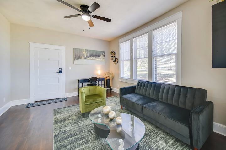 Waterfront Portsmouth Apt: 1 / 2 Mi to Dtwn & Ferry