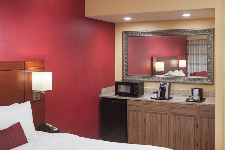 Room 33 of 45