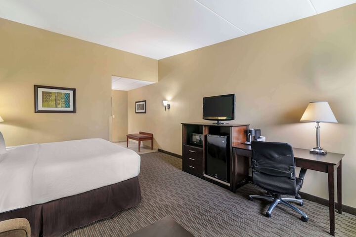 Room 70 of 94