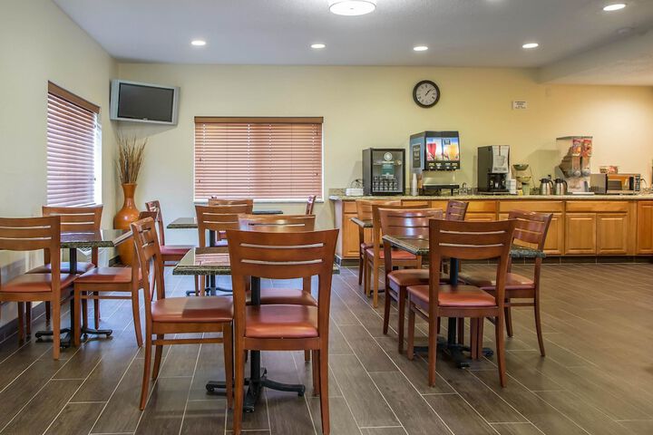 Quality Inn & Suites Bloomington I-55 and I-74