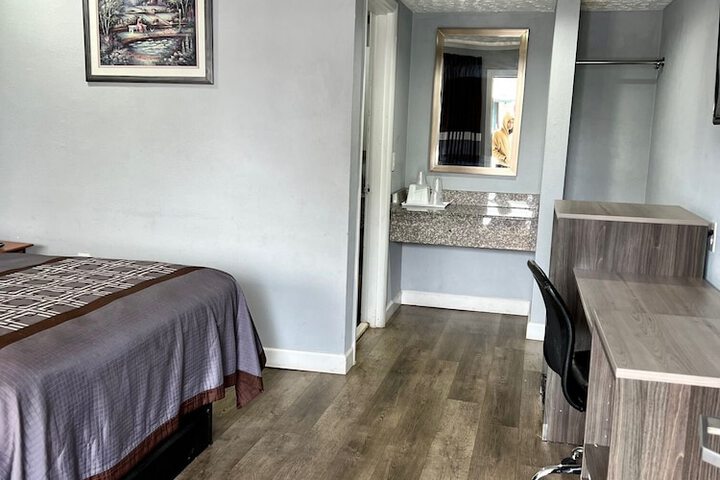 Room 20 of 23
