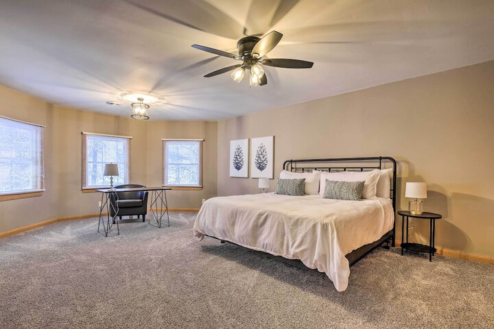 Lakefront Minocqua Getaway: Dock Game Room!