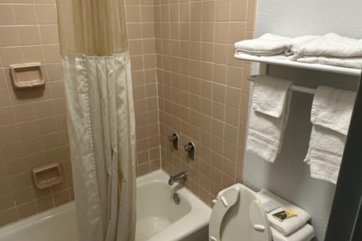 Room 5 of 12