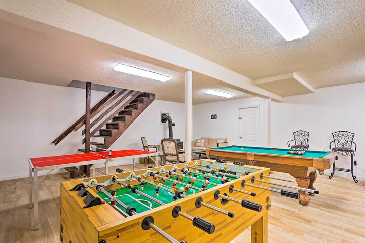 Bushkill House w / Deck & Community Amenities!