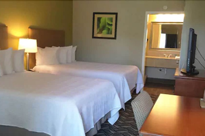 Room 25 of 43