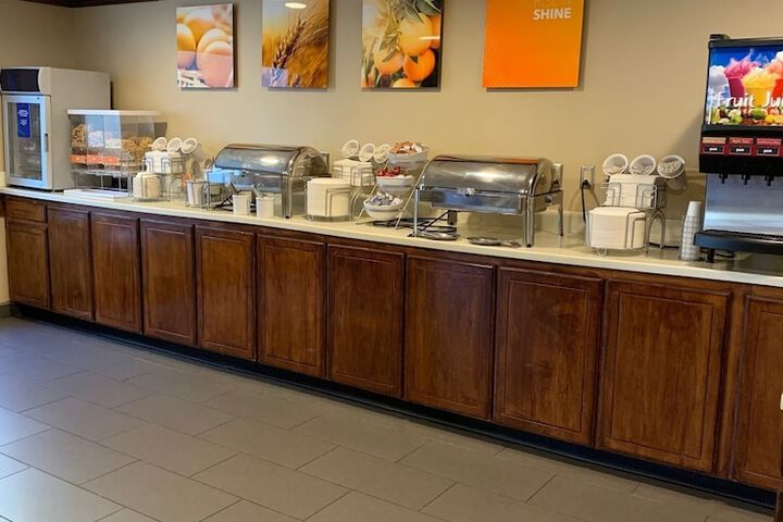 Breakfast/Coffee Service 48 of 62