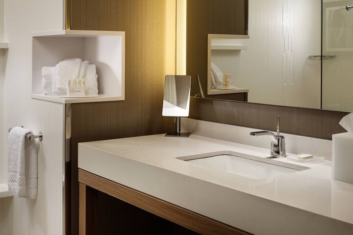 Courtyard by Marriott Erie Bayfront