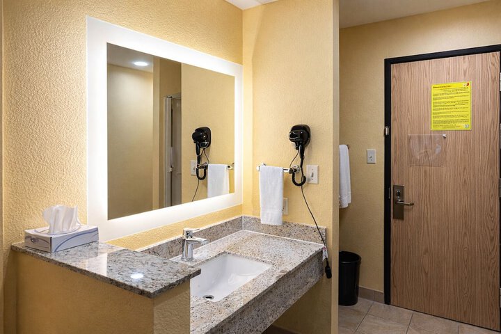 Super 8 by Wyndham Pasadena