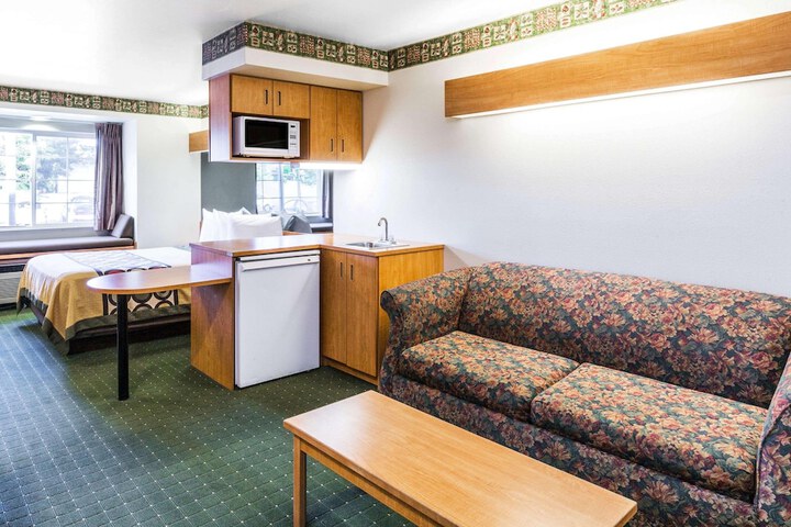 Room 7 of 40