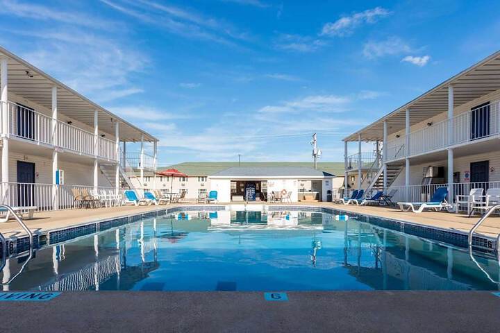 Pool 4 of 28