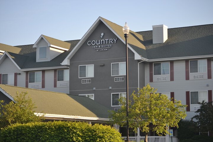 Country Inn & Suites by Radisson Gurnee, IL