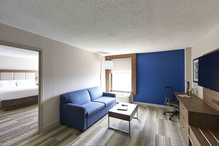Room 25 of 59