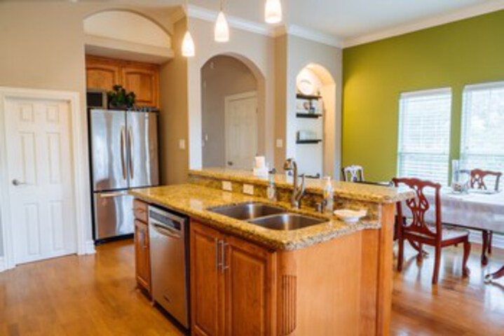 Spacious Kemah Boardwalk Townhome VR
