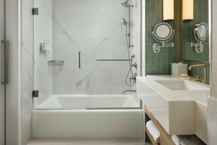 Loews Miami Beach Hotel – South Beach
