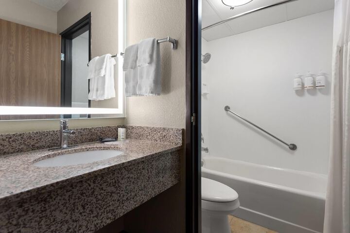 AmericInn by Wyndham Roseau