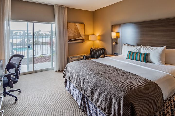Executive Inn & Suites Embarcadero Cove