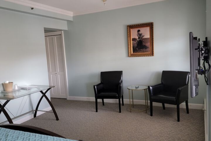 Lowell Inn