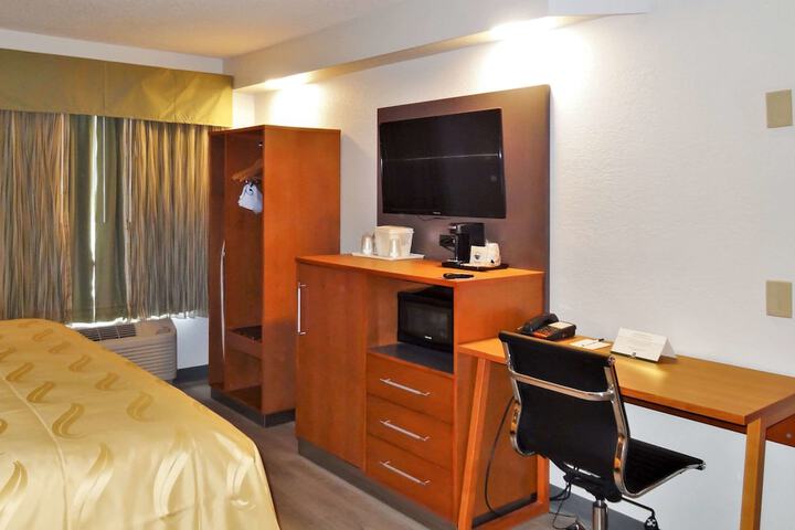 Room 18 of 28