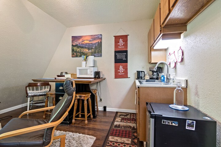 Mountain Meadows Inn