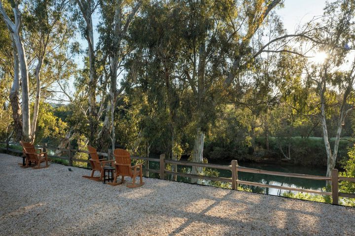 River Terrace Inn