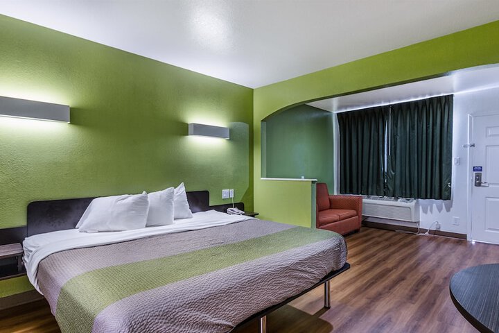 Room 21 of 33
