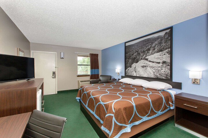 Room 17 of 24