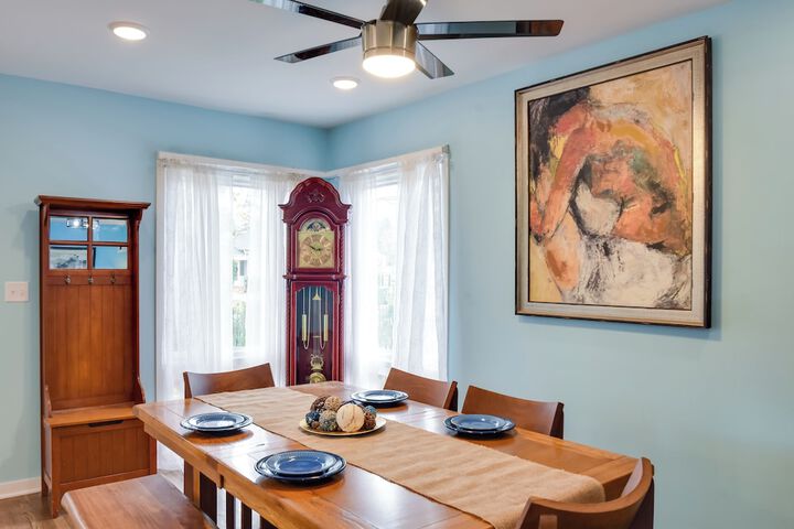 Eclectic Iowa City Cottage w / Fire Pit!