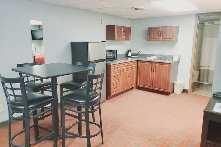 Blackstone Lodge & Suites