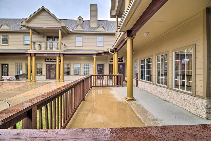 Apt w / Balconies - Steps to Kemah Boardwalk!